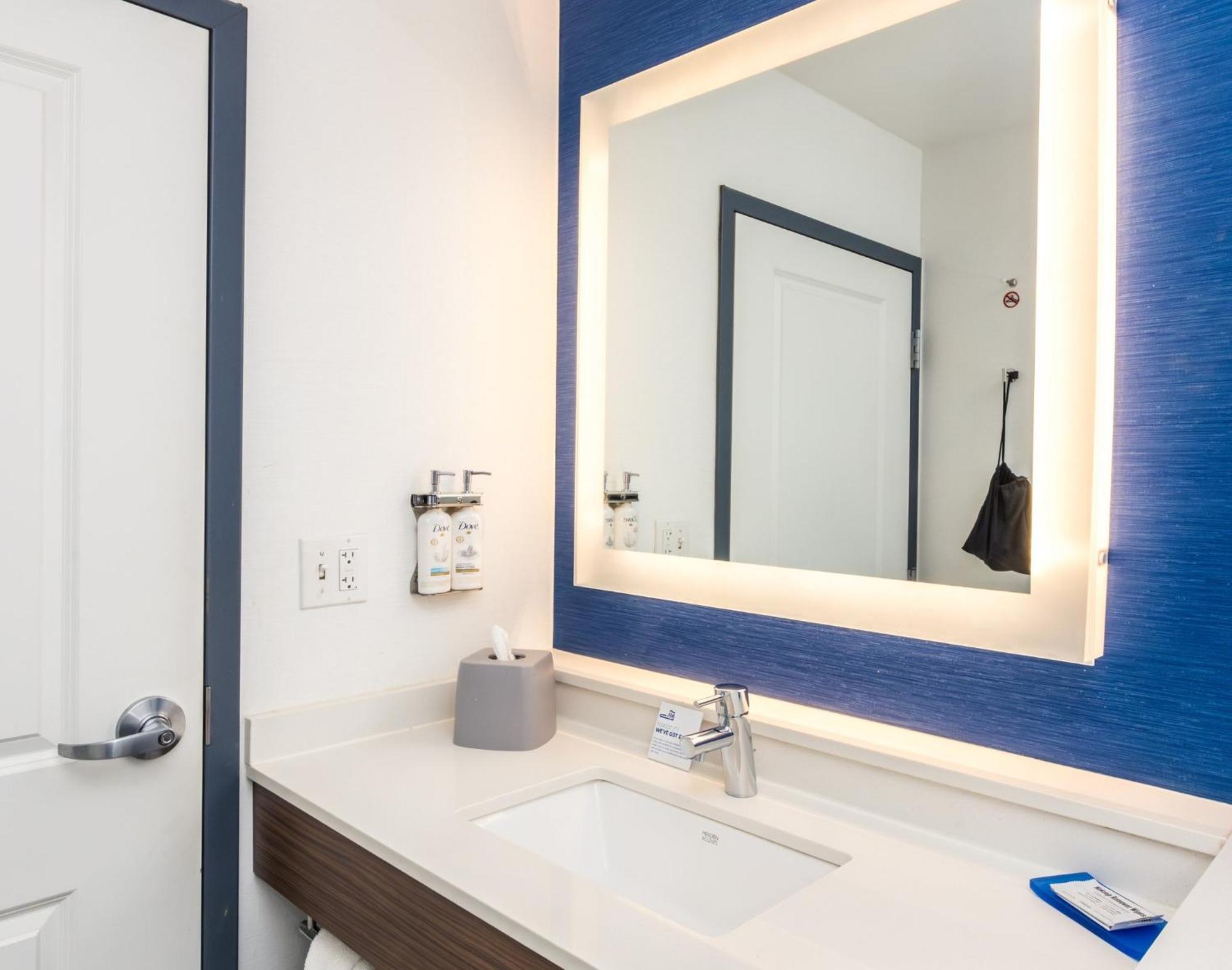 Express & Downtown By Ihg Hotel
