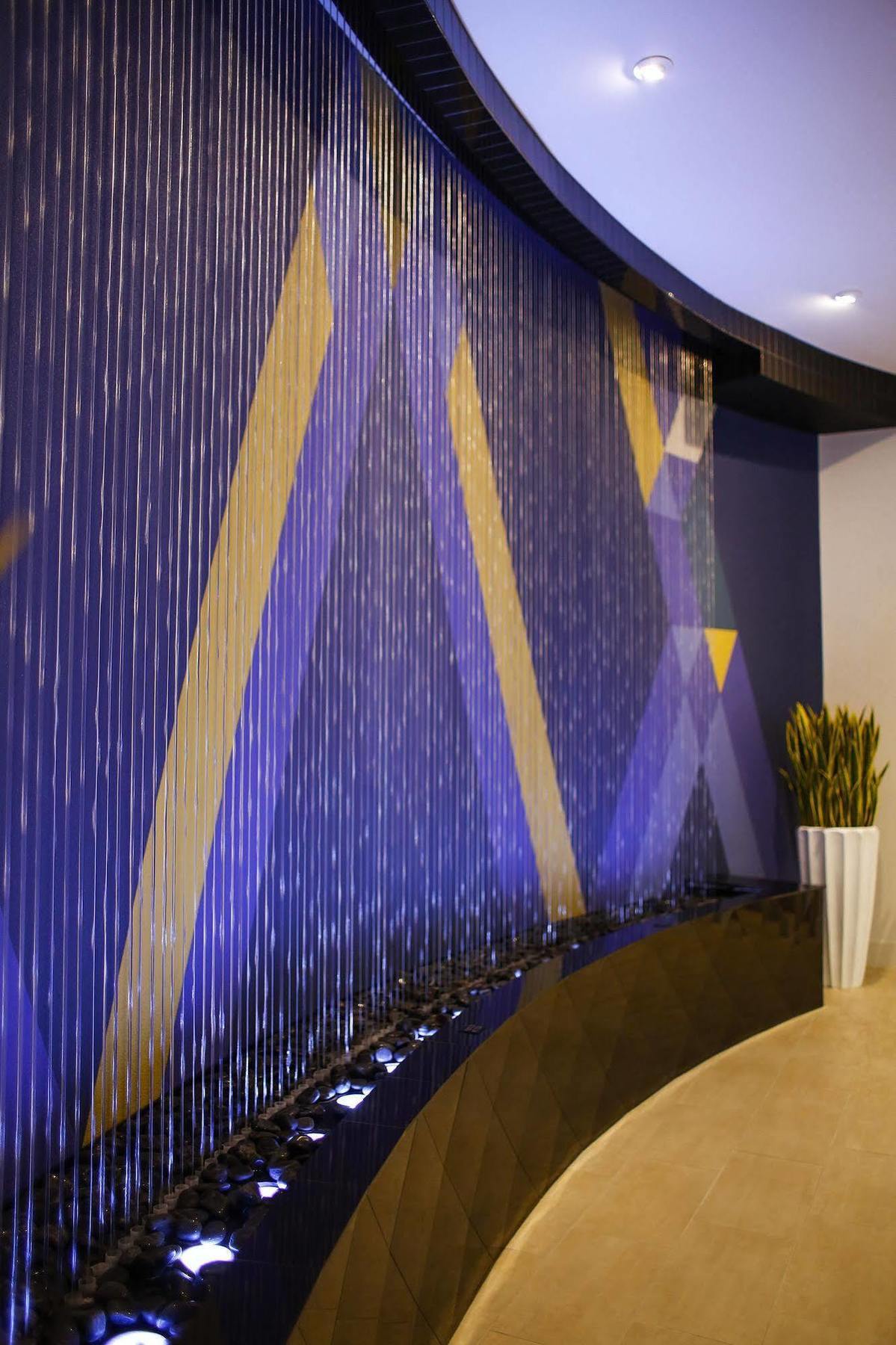 Hotel Express & Downtown By Ihg
