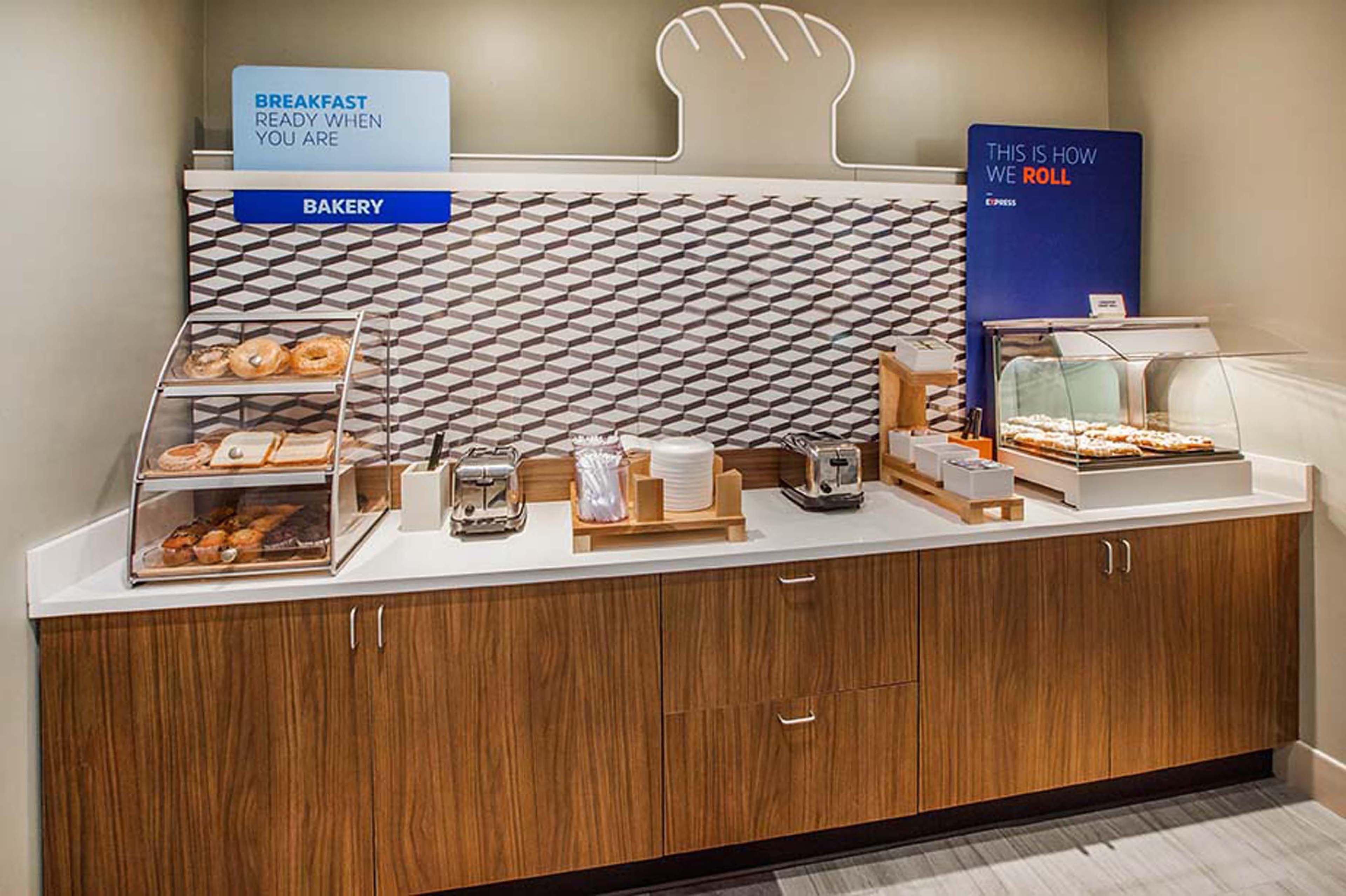 Express & Downtown By Ihg Hotel 3*