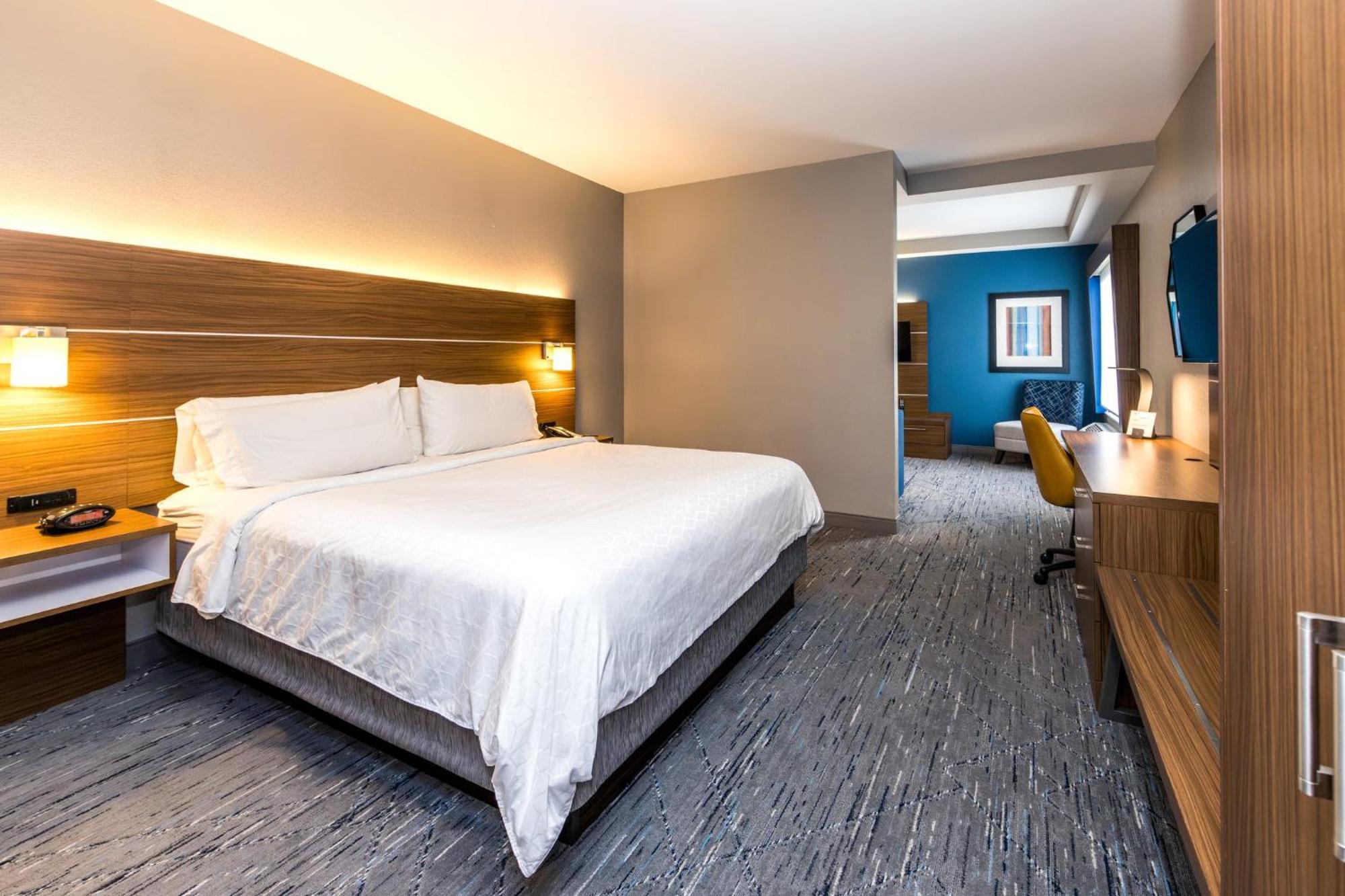 Express & Downtown By Ihg Hotel