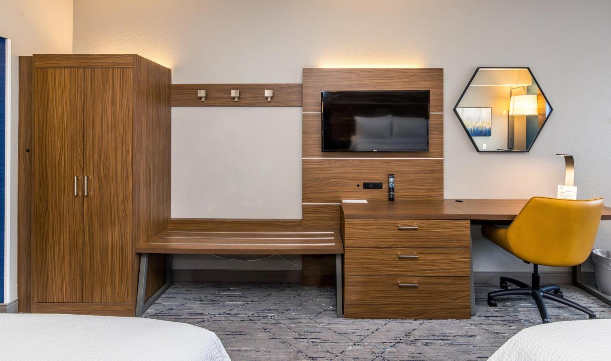 Hotel Express & Downtown By Ihg 3*