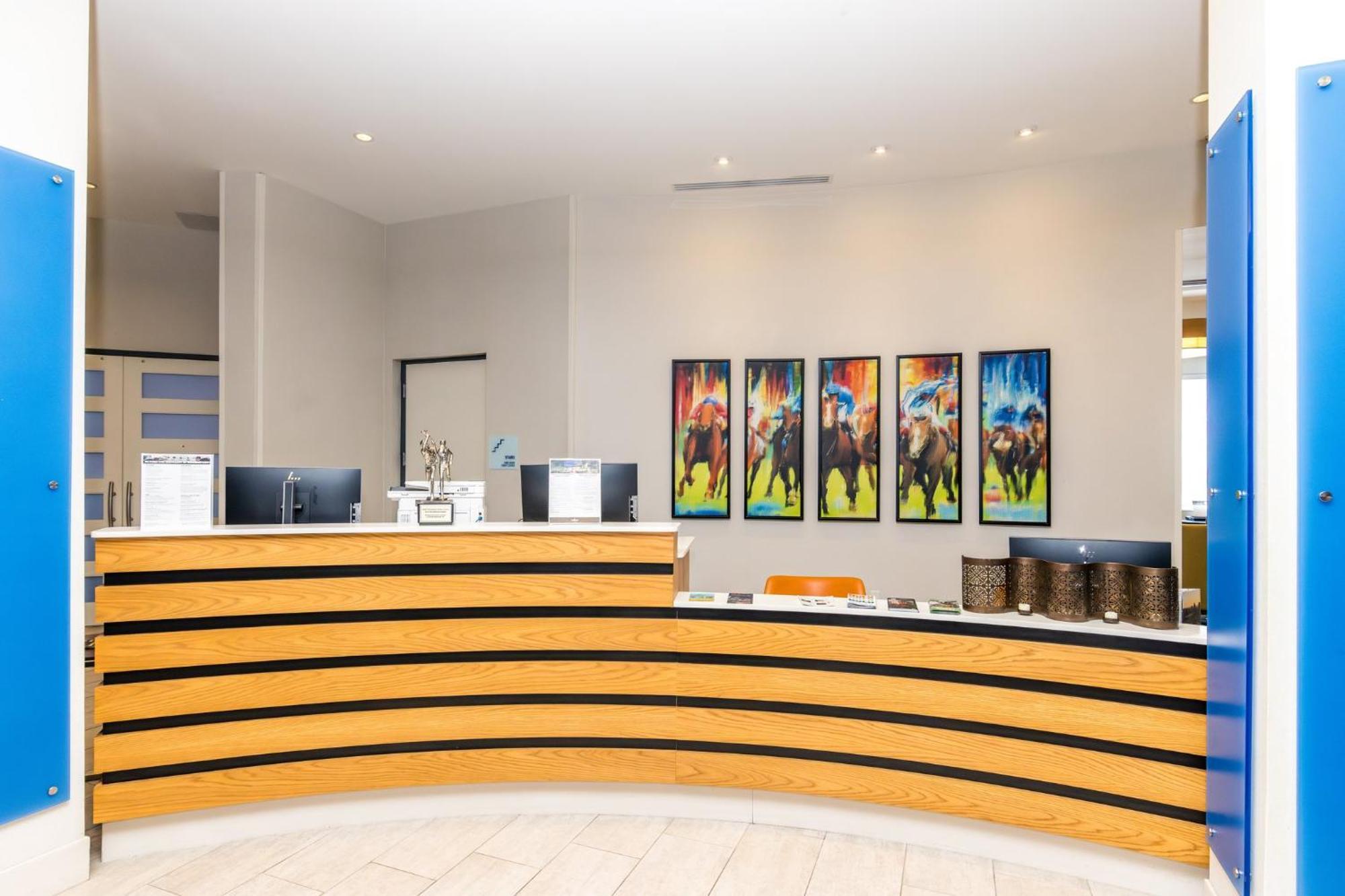 Express & Downtown By Ihg 3*