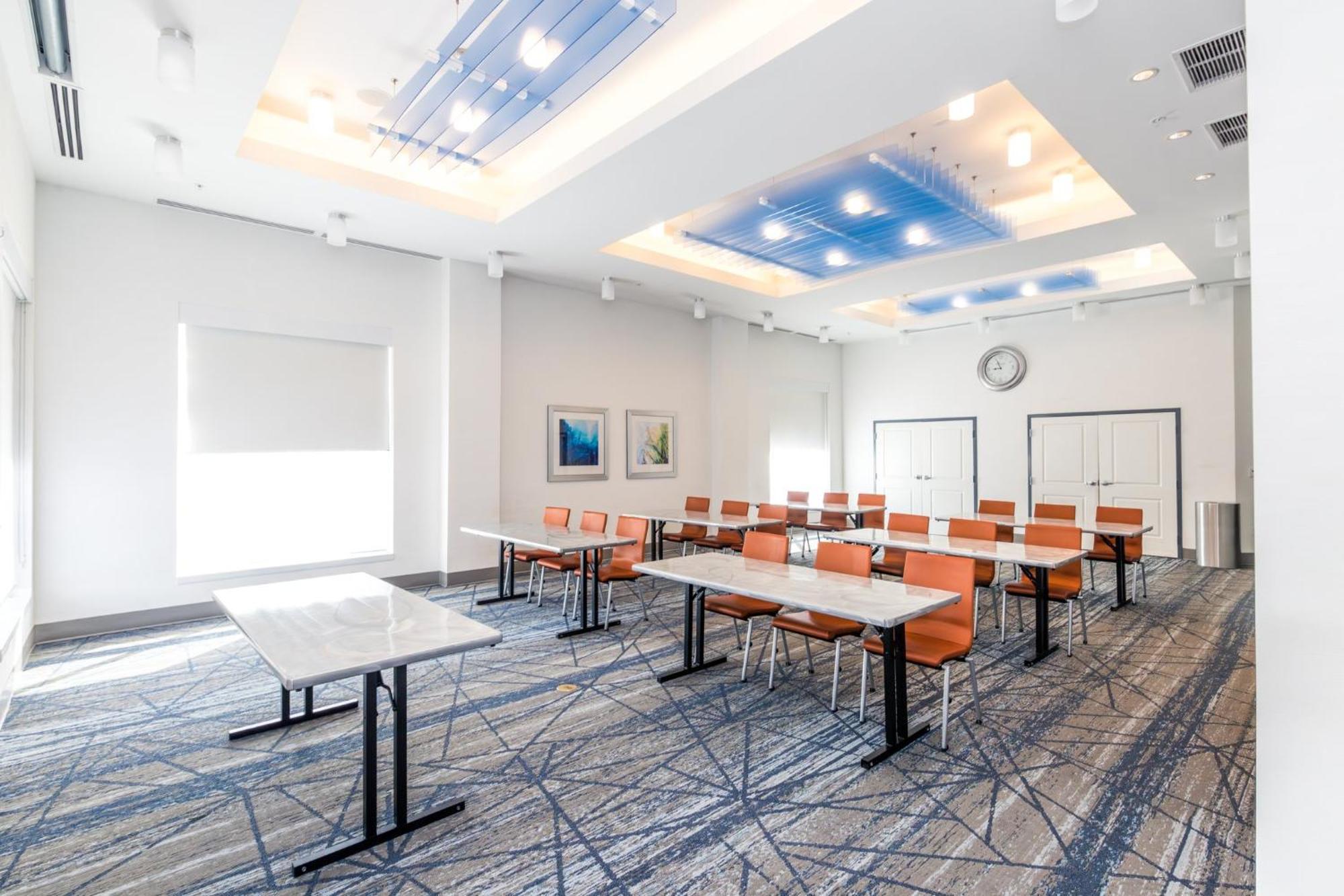 Express & Downtown By Ihg Hotel