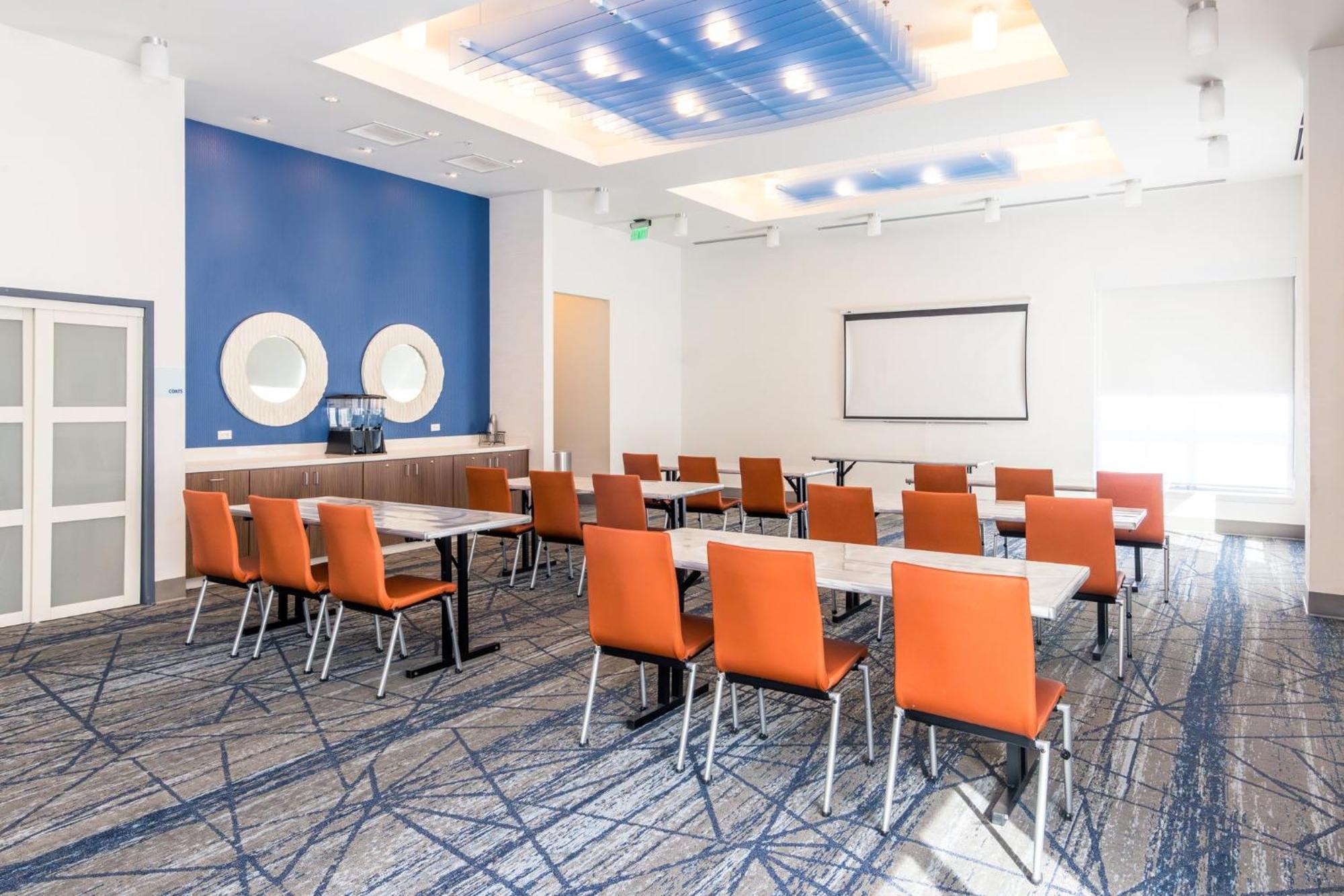 Hotel Express & Downtown By Ihg 3*